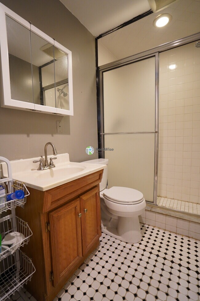 Building Photo - 452 Park Dr