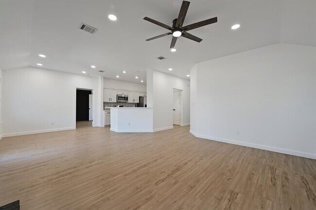 Building Photo - 2738 Winding Brook Dr
