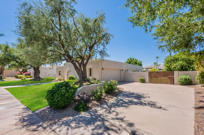 Building Photo - 8338 E San Rafael Dr