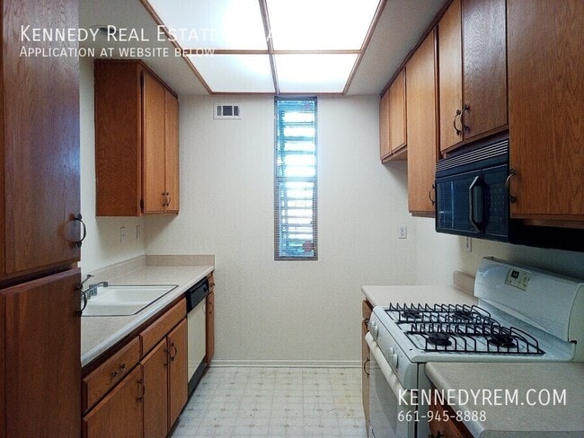 Building Photo - 2825 W Avenue K 12