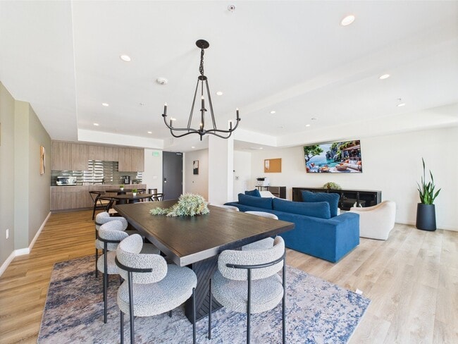 Building Photo - E on Adams