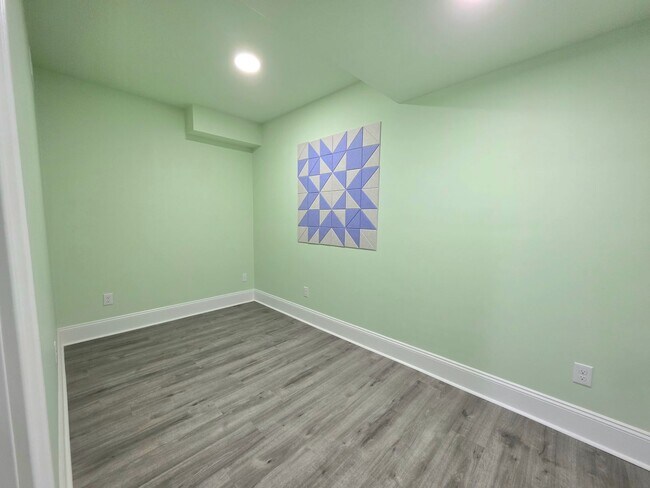 Building Photo - 4bed-3.5bath home in the Town of Whitehalll