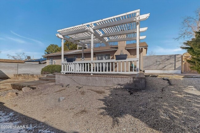 Building Photo - 8120 Ruidoso Rd NE