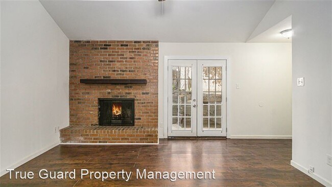 Building Photo - 2107 Mistletoe Ave
