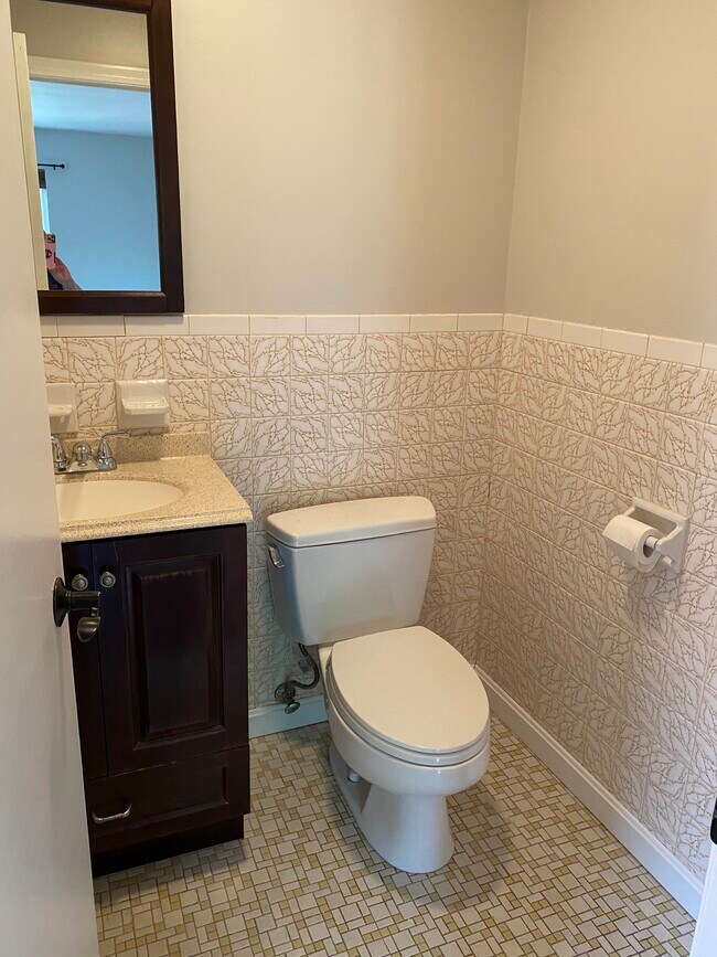 Half bathroom - 8 Louisburg Sq