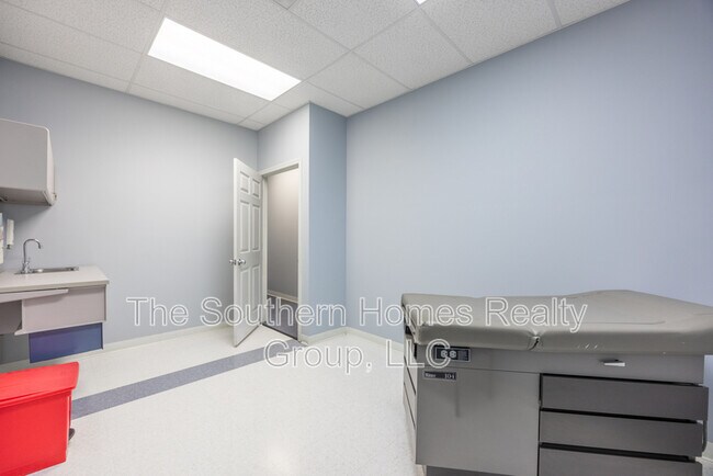 Building Photo - 305 Grady Rd