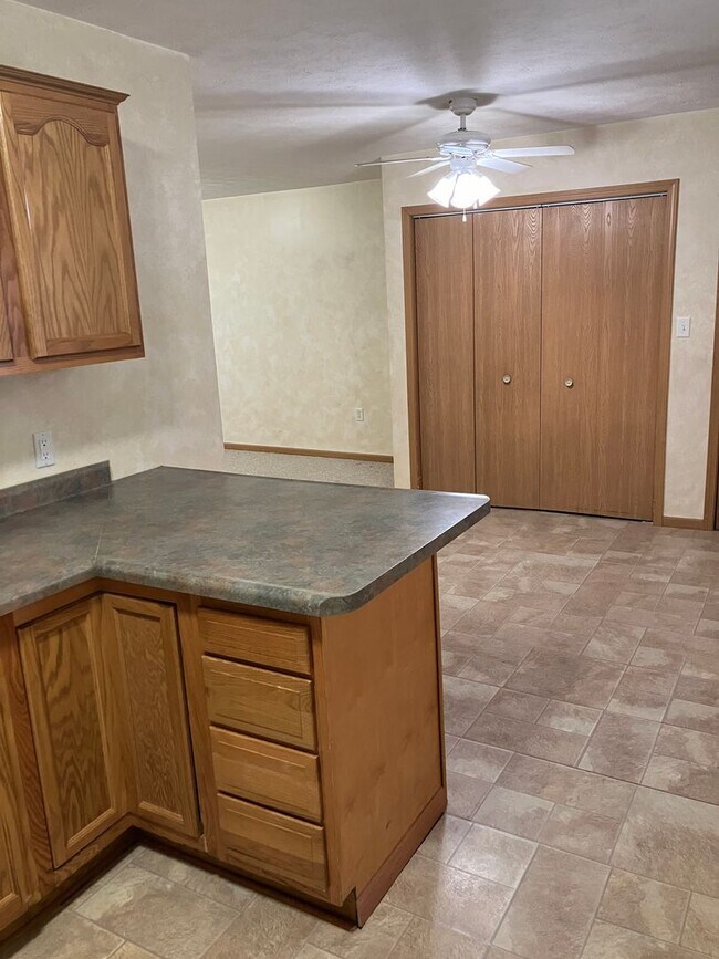 Building Photo - Spacious & Well-Maintained 1-Bedroom Apartment in New Bremen!