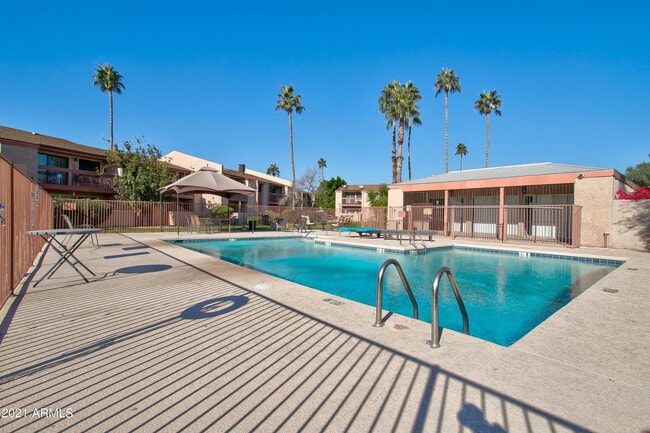 Building Photo - 7550 N 12th St