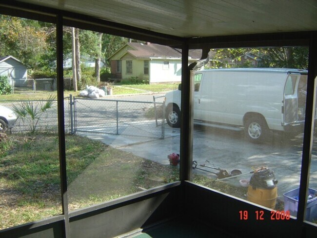 Building Photo - Charming Home in Tranquil Norwood Area