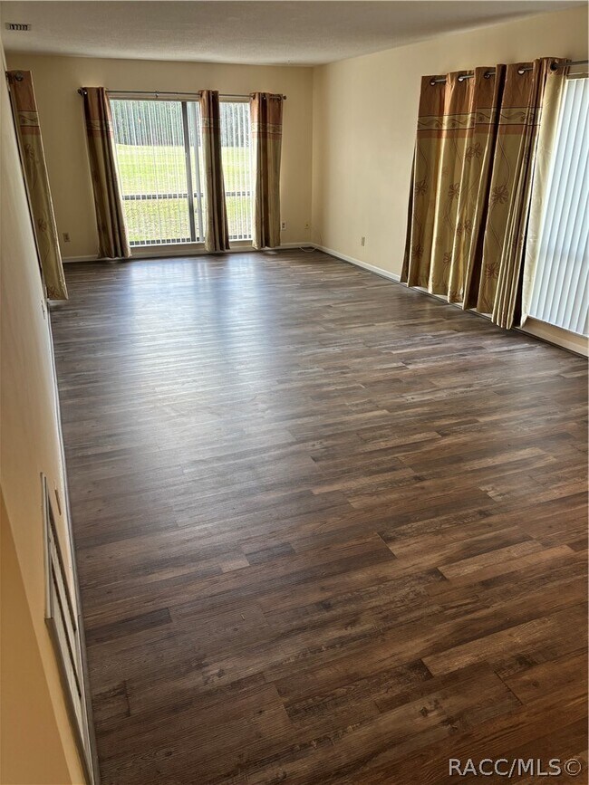 Building Photo - 57 Chinaberry Cir