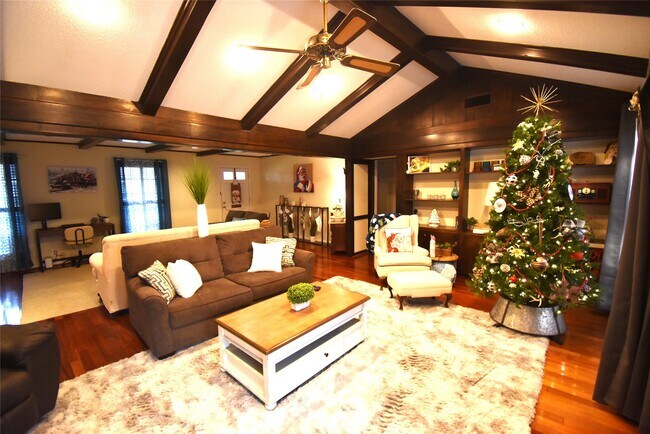 Building Photo - 8011 Meadowvale Dr