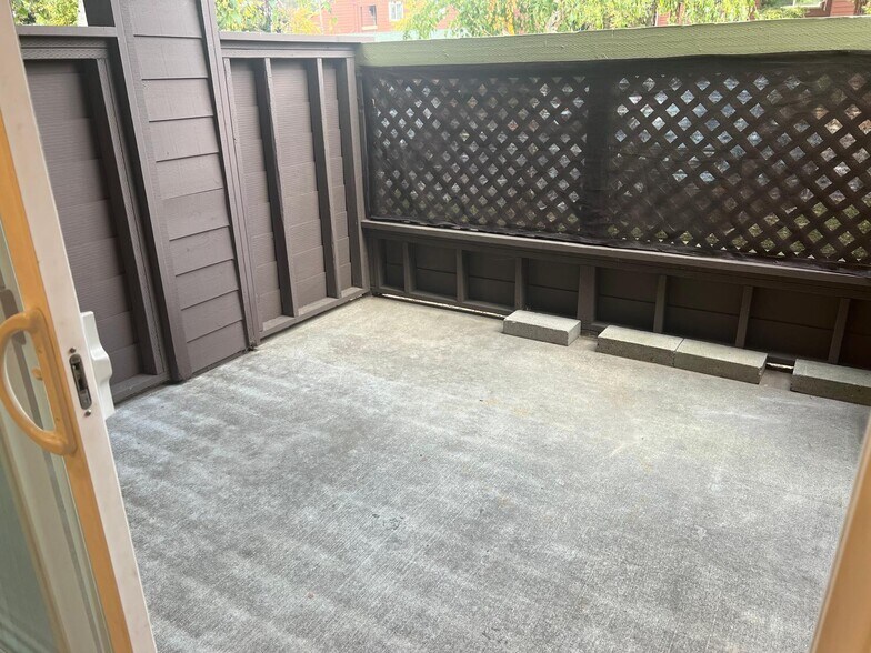 Building Photo - 923 Catkin Ct