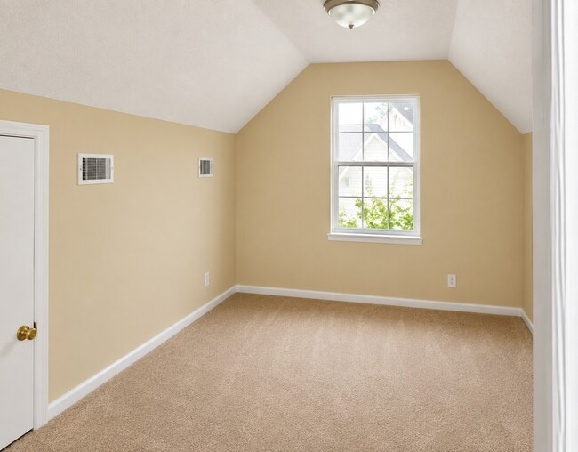 Building Photo - 139 Laurelwood Dr