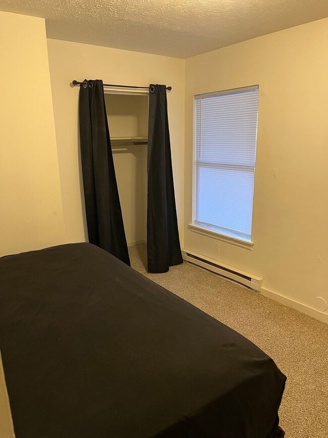 Building Photo - 233 S 4th St