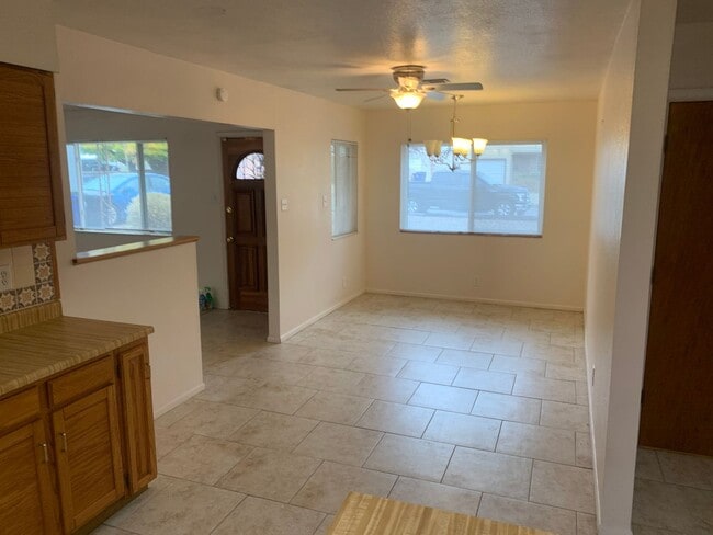 Building Photo - Single Family Home Close to UNM and Knob Hill