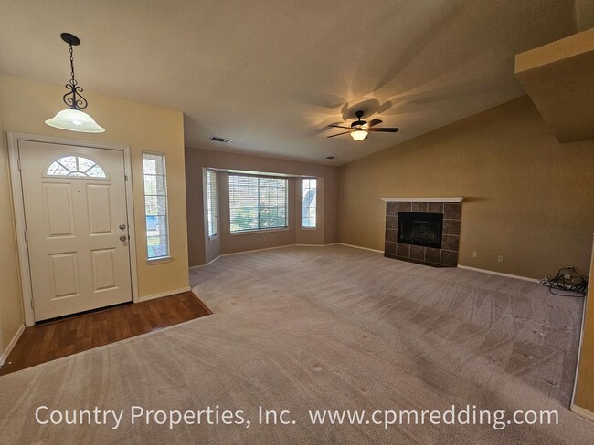 Building Photo - Spacious 4-Bedroom Home in Mary Lake Neighborhood Available Now!