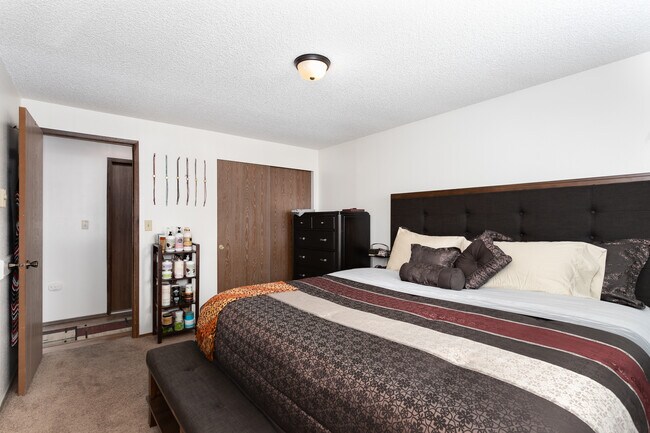 Building Photo - 3846 D Pl SE