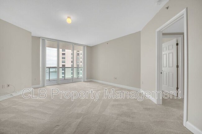 Building Photo - 241 Riverside Dr