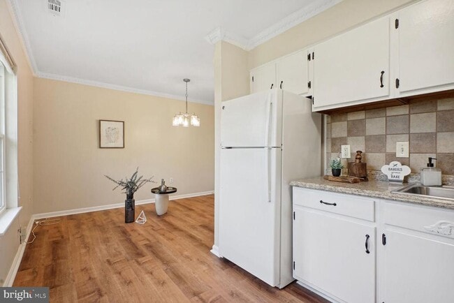 Building Photo - 9497 Linden Leaf Ct