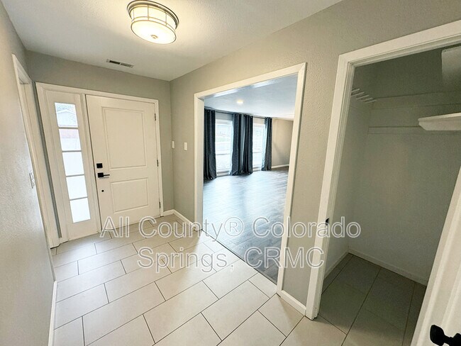 Building Photo - 460 Wintery Cir N