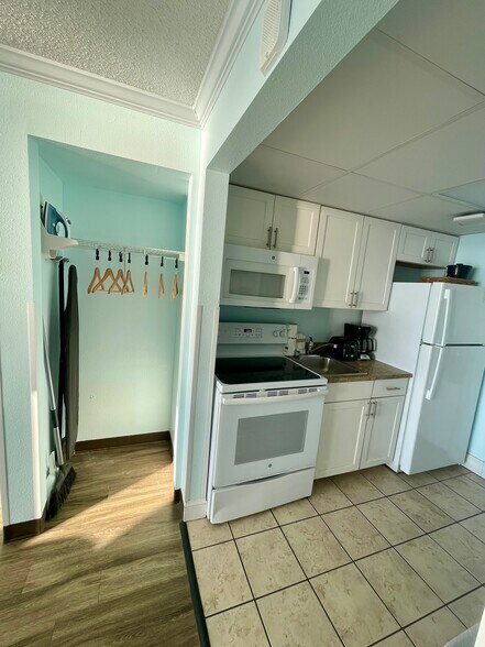 Building Photo - 6900 N Ocean Blvd