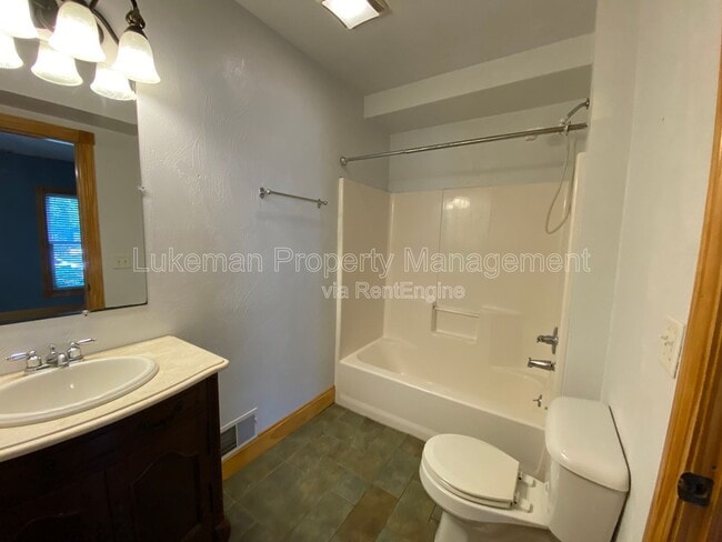 Building Photo - 725 W Vine St