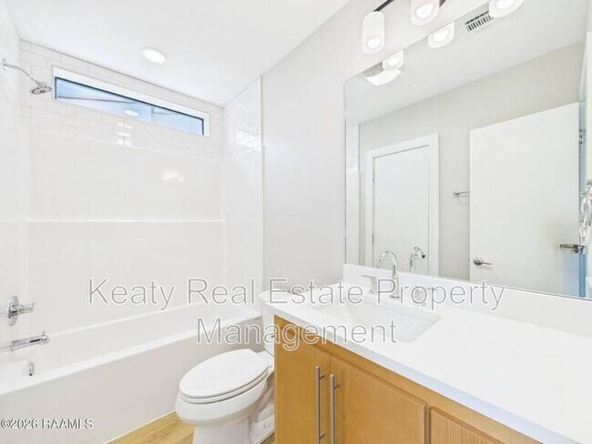 Building Photo - 1120S Washington Street - Unit 201