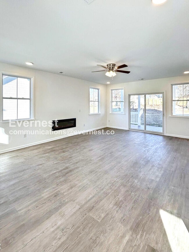 Building Photo - 1372 Robins Nest Drive