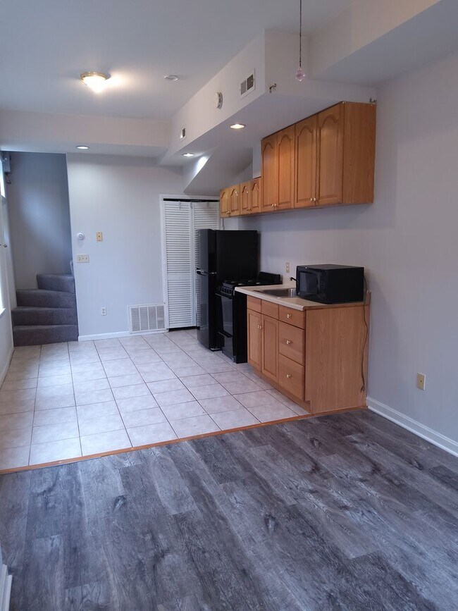 Primary Photo - Little Italy Carriage House offering A/C a...