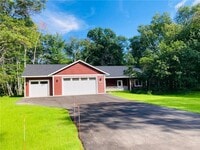 Building Photo - 3 Bedroom 2 Bath Home in Nisswa!