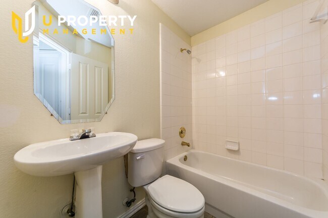 Building Photo - 6 Bedrooms, 3 garage space house. US75 & A...