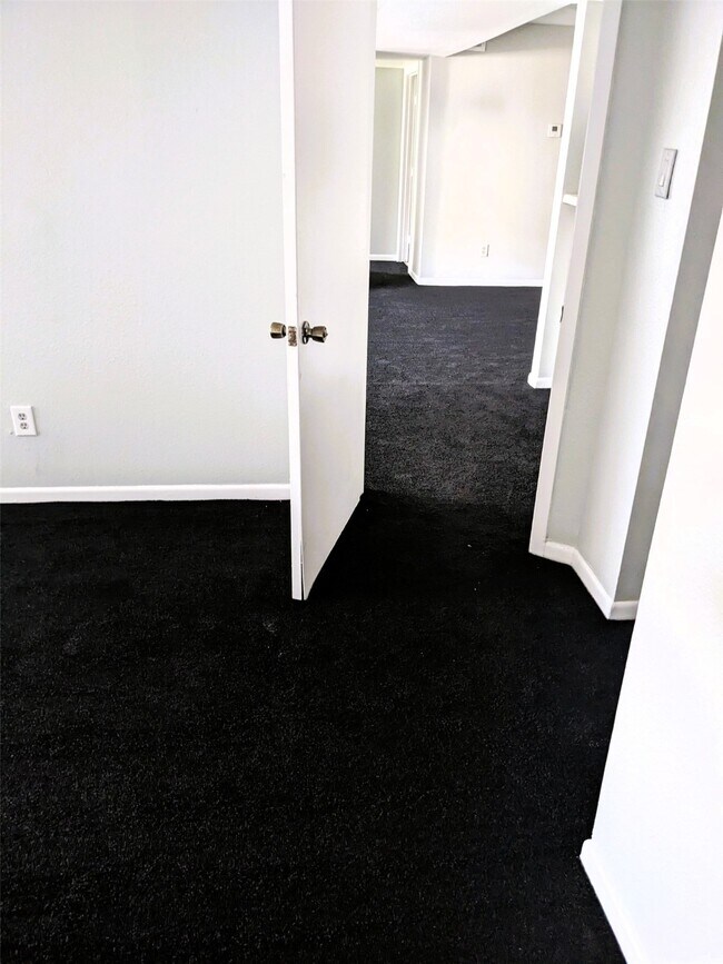 Building Photo - 8421 Hearth Dr