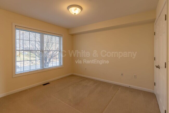 Building Photo - 330 Crystal Ave