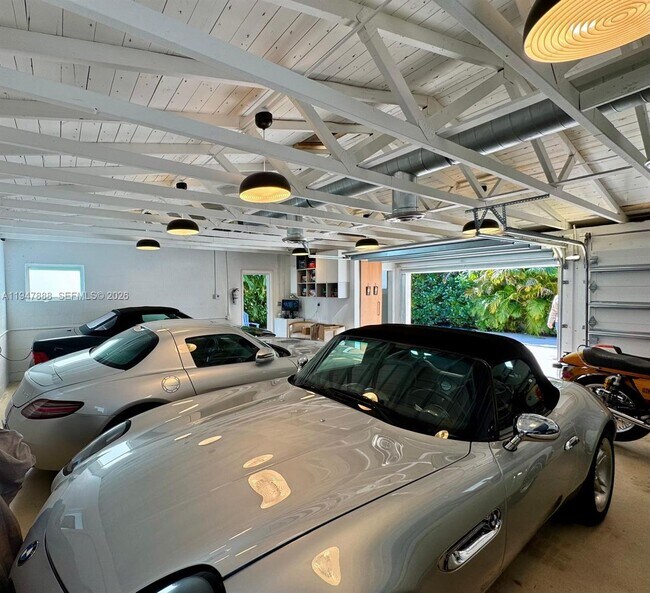 Building Photo - 337 SW 23rd Rd