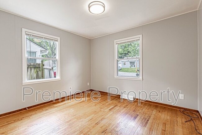 Building Photo - 1109 NE 44th St