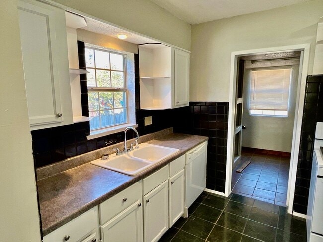 Building Photo - Great 3 Bedroom 1 Bathroom Home Near the Fairgrounds!