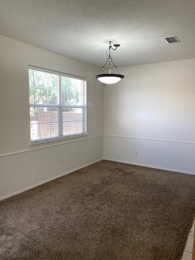 Building Photo - Spacious Two Story Home in the NE Heights ...