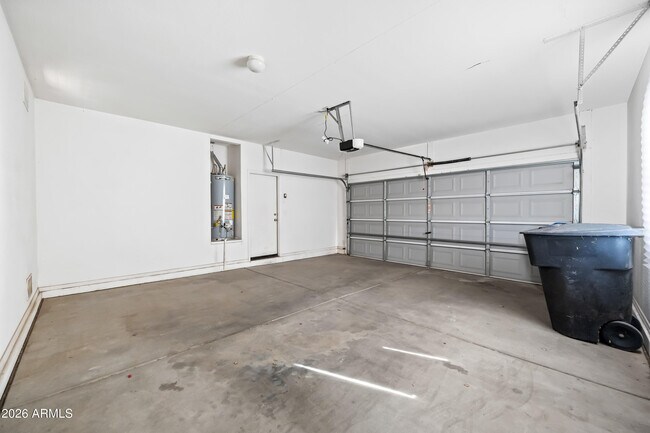 Building Photo - 10870 W Chase Ln