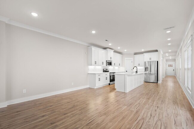 Building Photo - 454 E State St