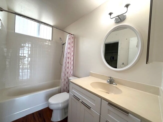 Building Photo - 1 Bedroom, 1 Bathroom, 1 Parking (Cathedral Point)