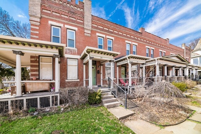 Primary Photo - Beautiful 2-bed Townhome located in Olde Towne East!