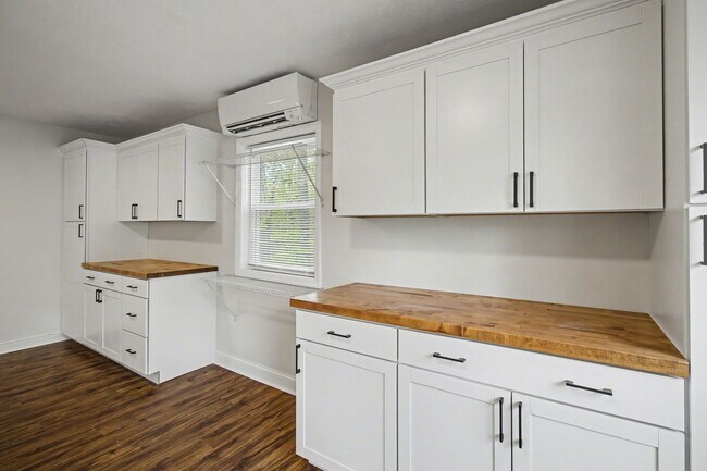 Building Photo - 415 Mountain View Rd