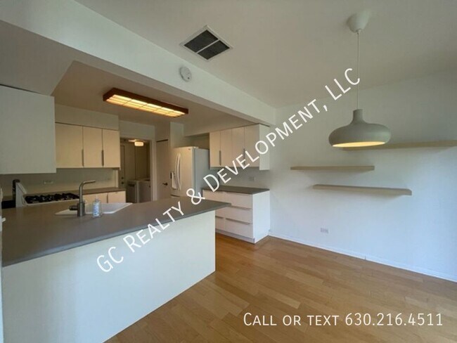 Building Photo - 730 Sturnbridge Ln