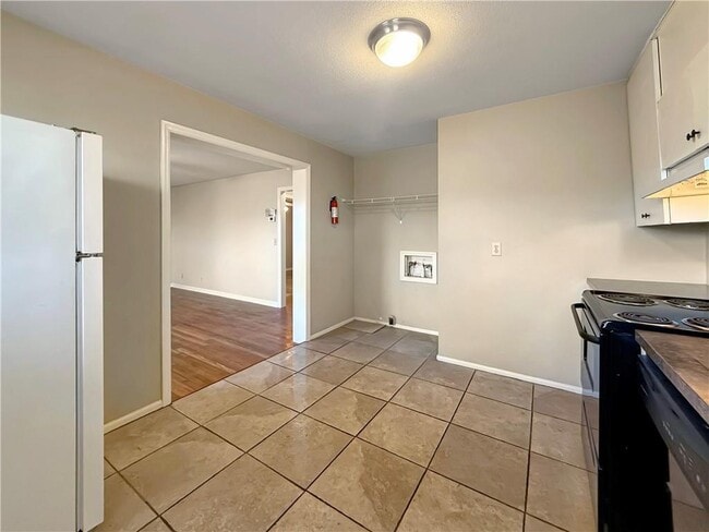 Building Photo - 514 Clover Dr