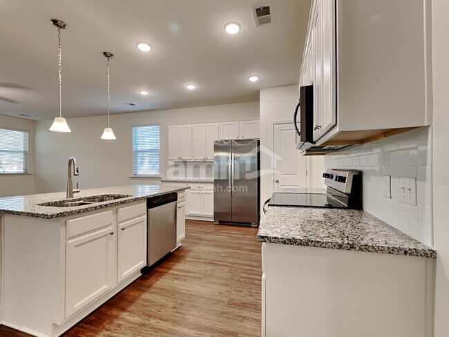 Building Photo - 227 Swan Dr