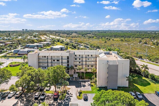 Building Photo - 1605 S US Hwy 1