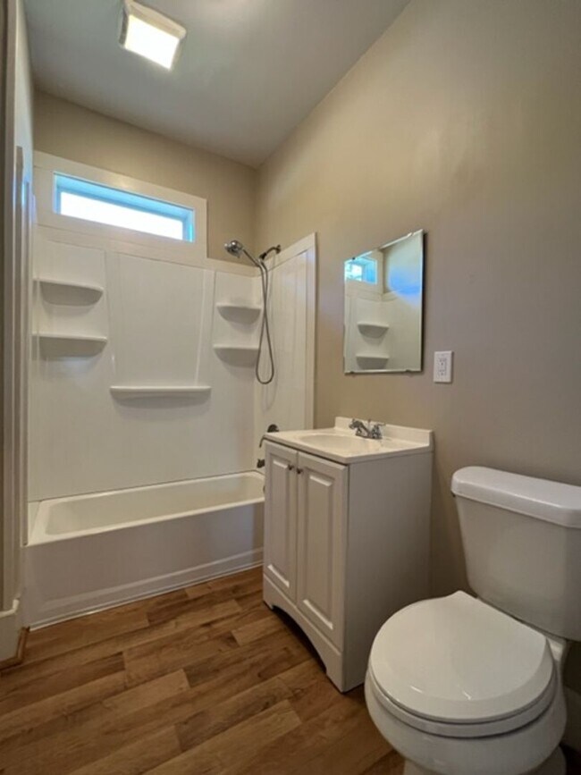 Building Photo - This Single Story Bungalow Home has 2 Bedrooms, 1 Full Bath located in Lyman at Pacific Mills whi...