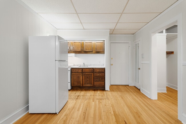 Building Photo - 1440 W Howard St