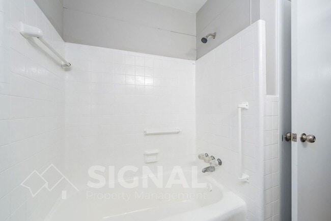 Building Photo - 425 Forsythe St