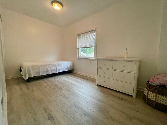 Building Photo - 39 Mabel St